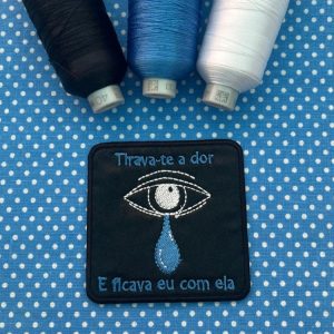 Olho com lágrima - Dor