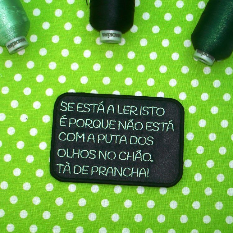1683 - Olhos no chão
