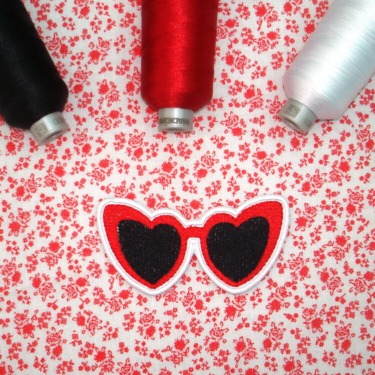 2248 - Óculos coração